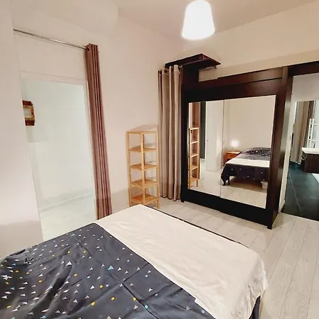Bright 51 M With Wifi Near The Port Of Toulon Τουλόν